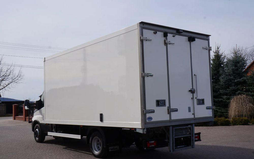 Iveco DAILY 70c17 CHŁODNIA 5 m Thermo king V-500 MAX Wzorowy Stan - Camion frigider: Foto 4 Iveco DAILY 70c17 CHŁODNIA 5 m Thermo king V-500 MAX Wzorowy Stan - Camion frigider: Foto 4