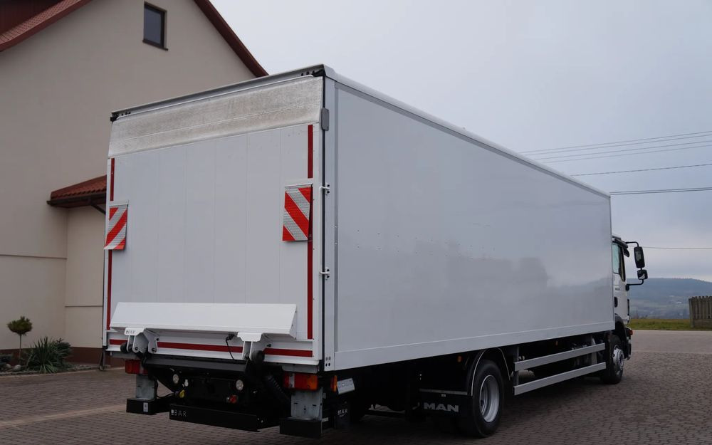 MAN TGM 12.290 / 15.290 EURO 6 KONTENER 20 PALET WINDA - Camion furgon: Foto 5 MAN TGM 12.290 / 15.290 EURO 6 KONTENER 20 PALET WINDA - Camion furgon: Foto 5