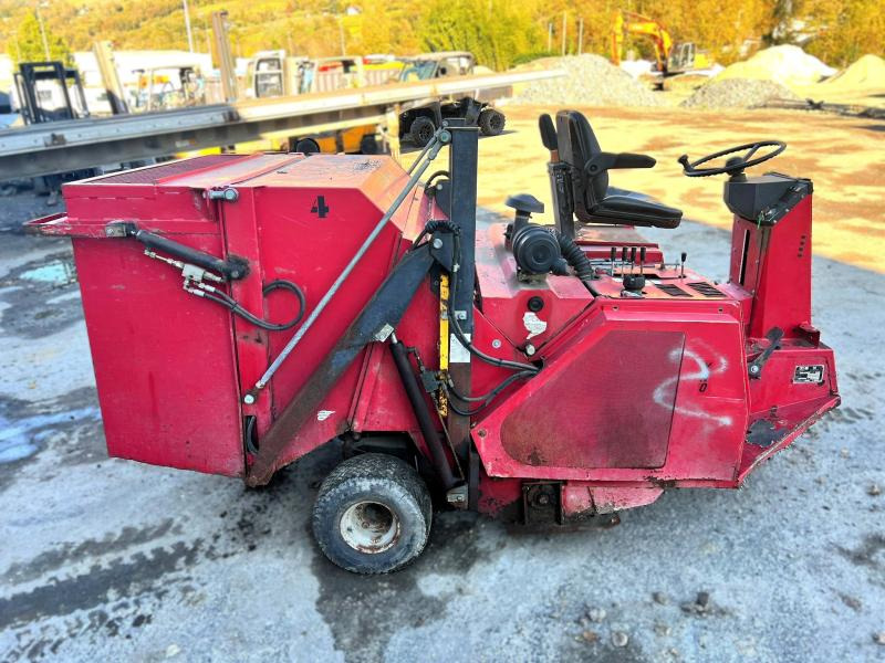 YNO 135-3 VEH Balayeuse diesel - Alte utilaje: Foto 3 YNO 135-3 VEH Balayeuse diesel - Alte utilaje: Foto 3