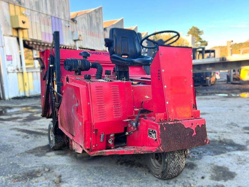 YNO 135-3 VEH Balayeuse diesel - Alte utilaje: Foto 2 YNO 135-3 VEH Balayeuse diesel - Alte utilaje: Foto 2