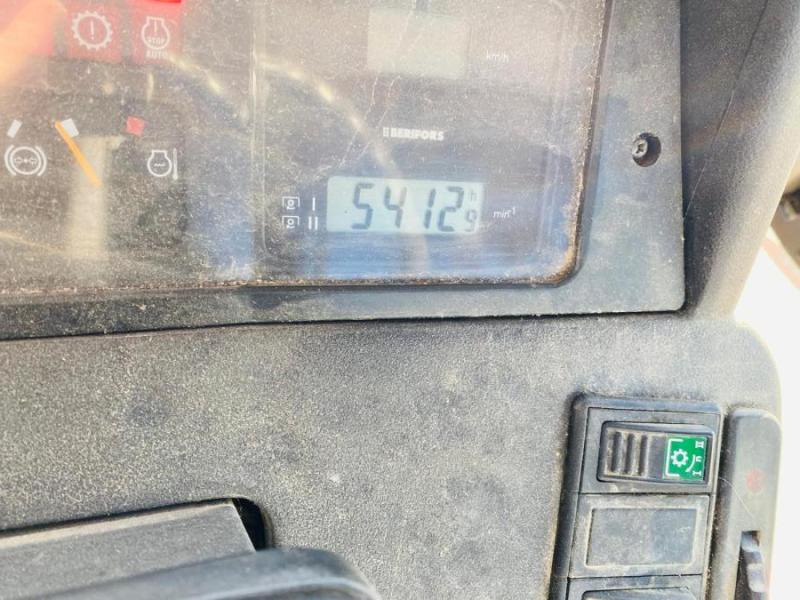 Tractor agricol CASE IH CVX 150: Foto 12