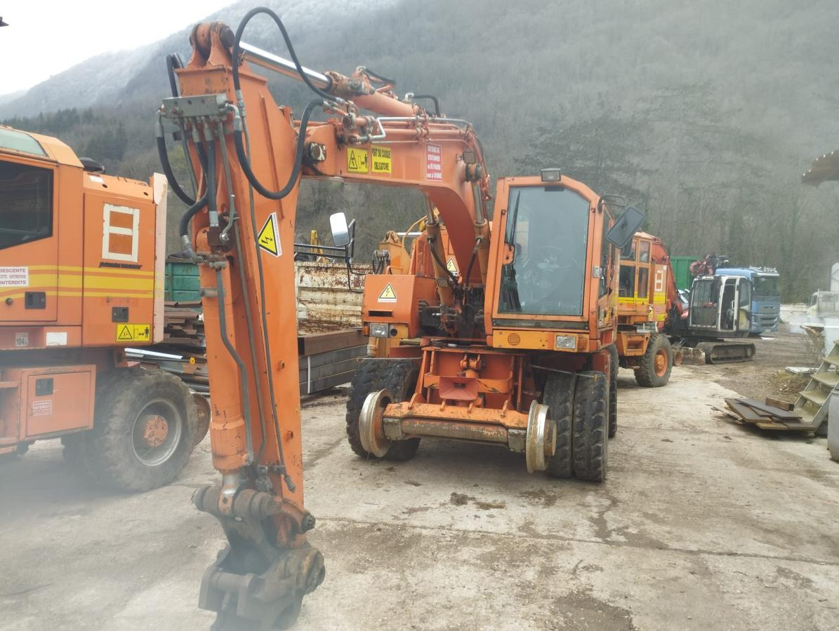 CASE Pelle Rail Route (PRIX POSSIBLE POUR LE LOT) - Excavator pe roţi: Foto 2 CASE Pelle Rail Route (PRIX POSSIBLE POUR LE LOT) - Excavator pe roţi: Foto 2