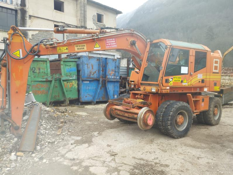 CASE Pelle Rail Route (PRIX POSSIBLE POUR LE LOT) - Excavator pe roţi: Foto 3 CASE Pelle Rail Route (PRIX POSSIBLE POUR LE LOT) - Excavator pe roţi: Foto 3