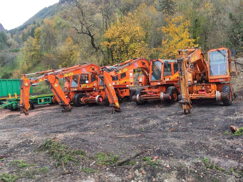 CASE Pelle Rail Route (PRIX POSSIBLE POUR LE LOT) - Excavator pe roţi: Foto 1 CASE Pelle Rail Route (PRIX POSSIBLE POUR LE LOT) - Excavator pe roţi: Foto 1