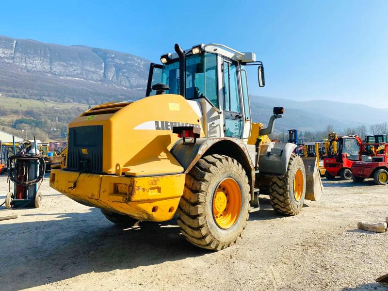 LIEBHERR Chargeuse L524 10T - Încărcător frontal pe pneuri: Foto 4 LIEBHERR Chargeuse L524 10T - Încărcător frontal pe pneuri: Foto 4