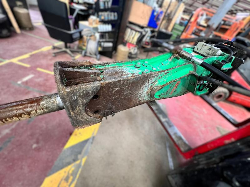 MONTABERT M900 BRH Marteau hydraulique pour 15-25T - Ciocan hidraulic: Foto 5 MONTABERT M900 BRH Marteau hydraulique pour 15-25T - Ciocan hidraulic: Foto 5