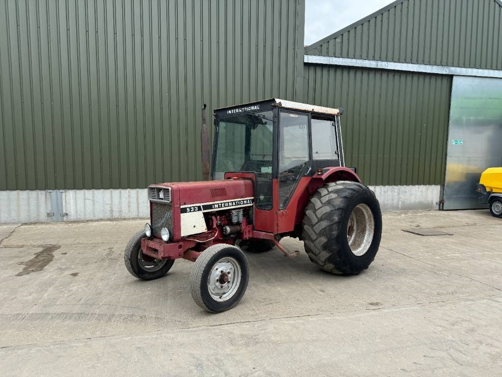 International 533 - Tractor agricol: Foto 1 International 533 - Tractor agricol: Foto 1