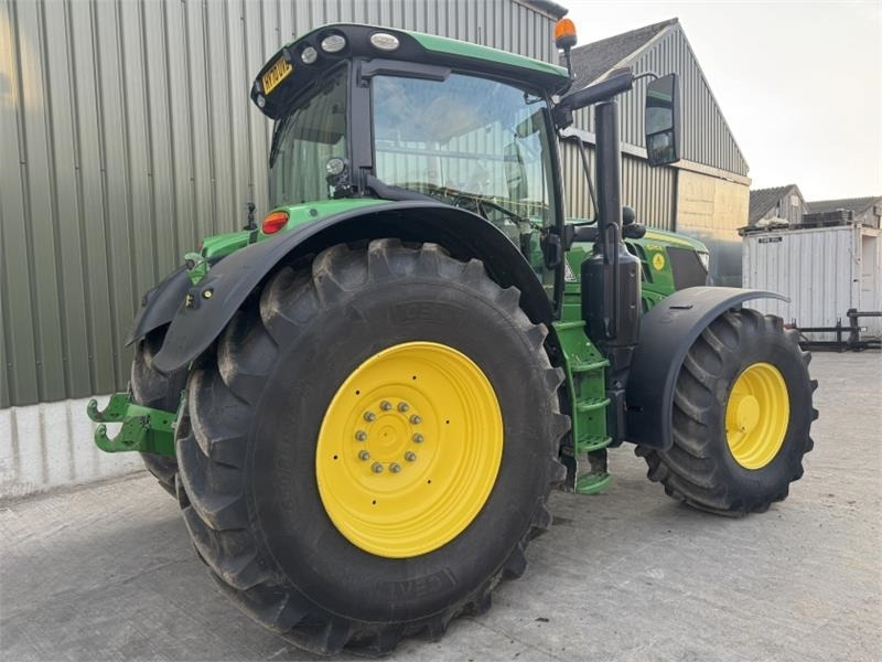 John Deere 6215R Command Pro **Ultimate Edition**Front PTO**V - Tractor agricol: Foto 4 John Deere 6215R Command Pro **Ultimate Edition**Front PTO**V - Tractor agricol: Foto 4