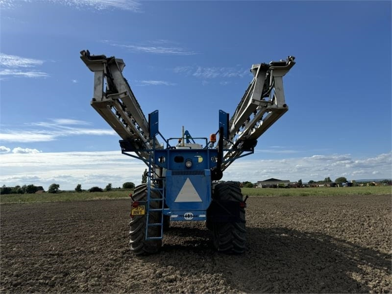 Matrot M44D 36m Self Propelled Sprayer - Maşină de erbicidat purtata: Foto 3 Matrot M44D 36m Self Propelled Sprayer - Maşină de erbicidat purtata: Foto 3