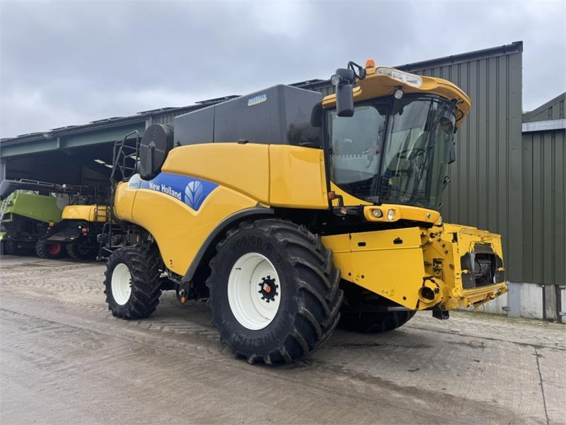 New Holland CR 9070 Narrow Body c/w 30ft Header - Utilaje pentru combină agricola: Foto 3 New Holland CR 9070 Narrow Body c/w 30ft Header - Utilaje pentru combină agricola: Foto 3