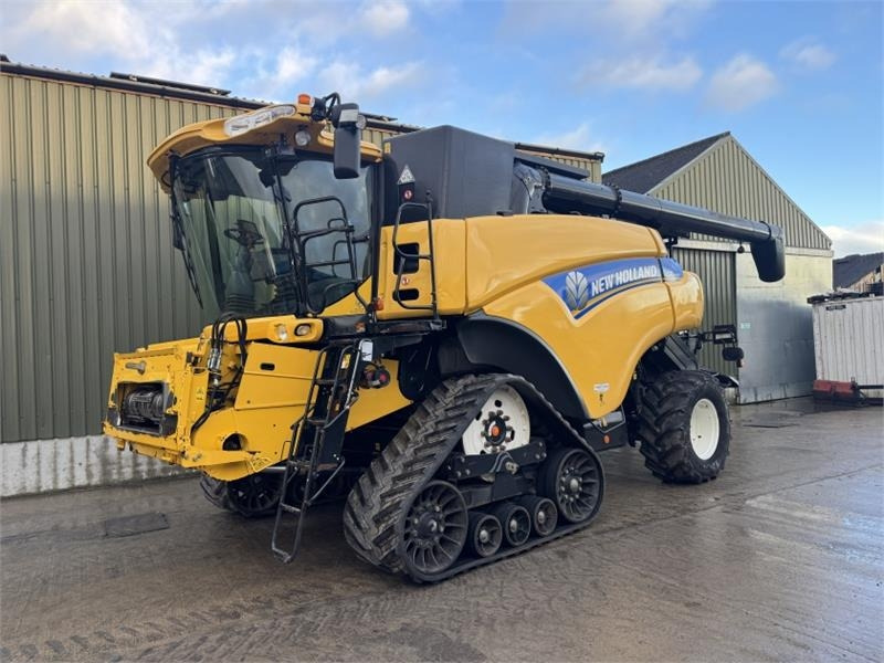 New Holland CR9070 c/w 30ft Varifeed Header - Utilaje pentru combină agricola: Foto 1 New Holland CR9070 c/w 30ft Varifeed Header - Utilaje pentru combină agricola: Foto 1