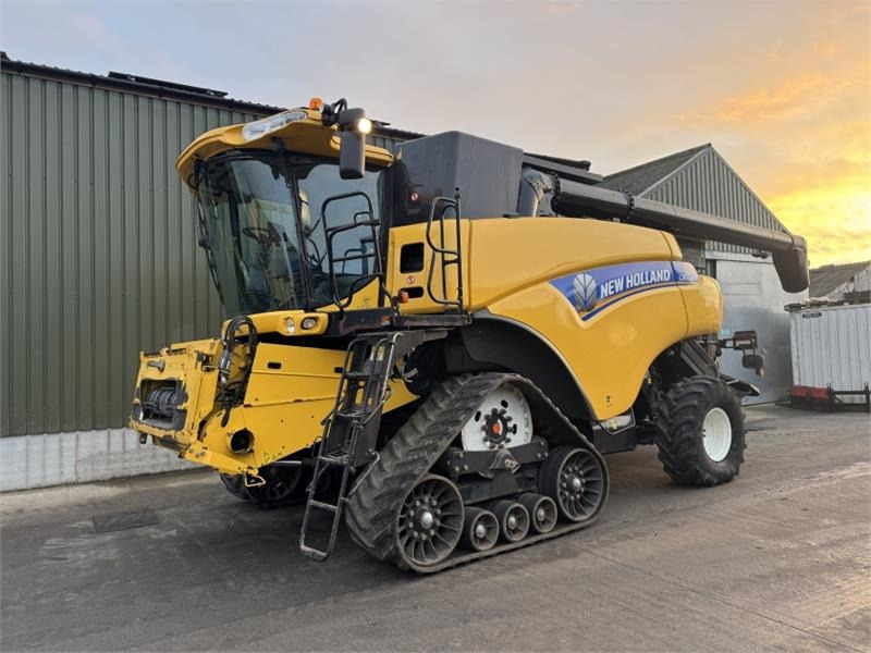 New Holland CR9080 c/w 30ft Varifeed Header - Utilaje pentru combină agricola: Foto 1 New Holland CR9080 c/w 30ft Varifeed Header - Utilaje pentru combină agricola: Foto 1