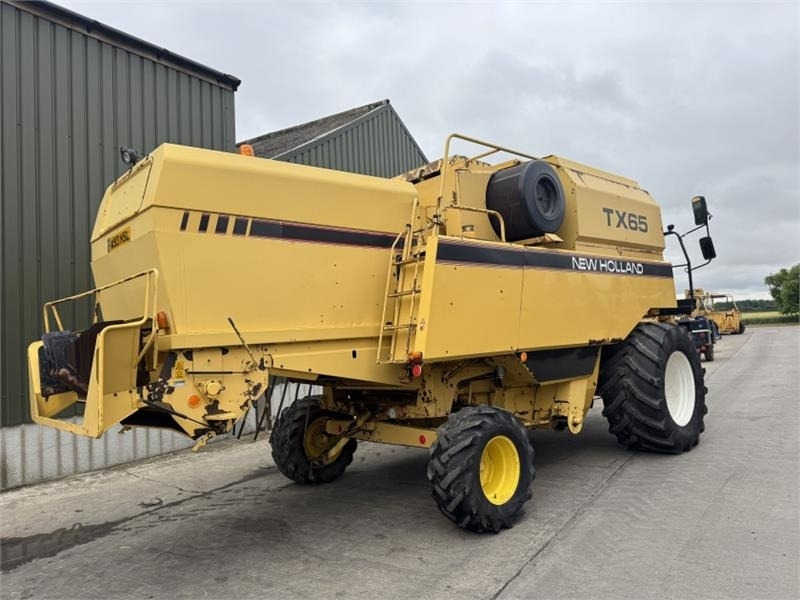 New Holland TX65 c/w 17ft Header - Utilaje pentru combină agricola: Foto 4 New Holland TX65 c/w 17ft Header - Utilaje pentru combină agricola: Foto 4