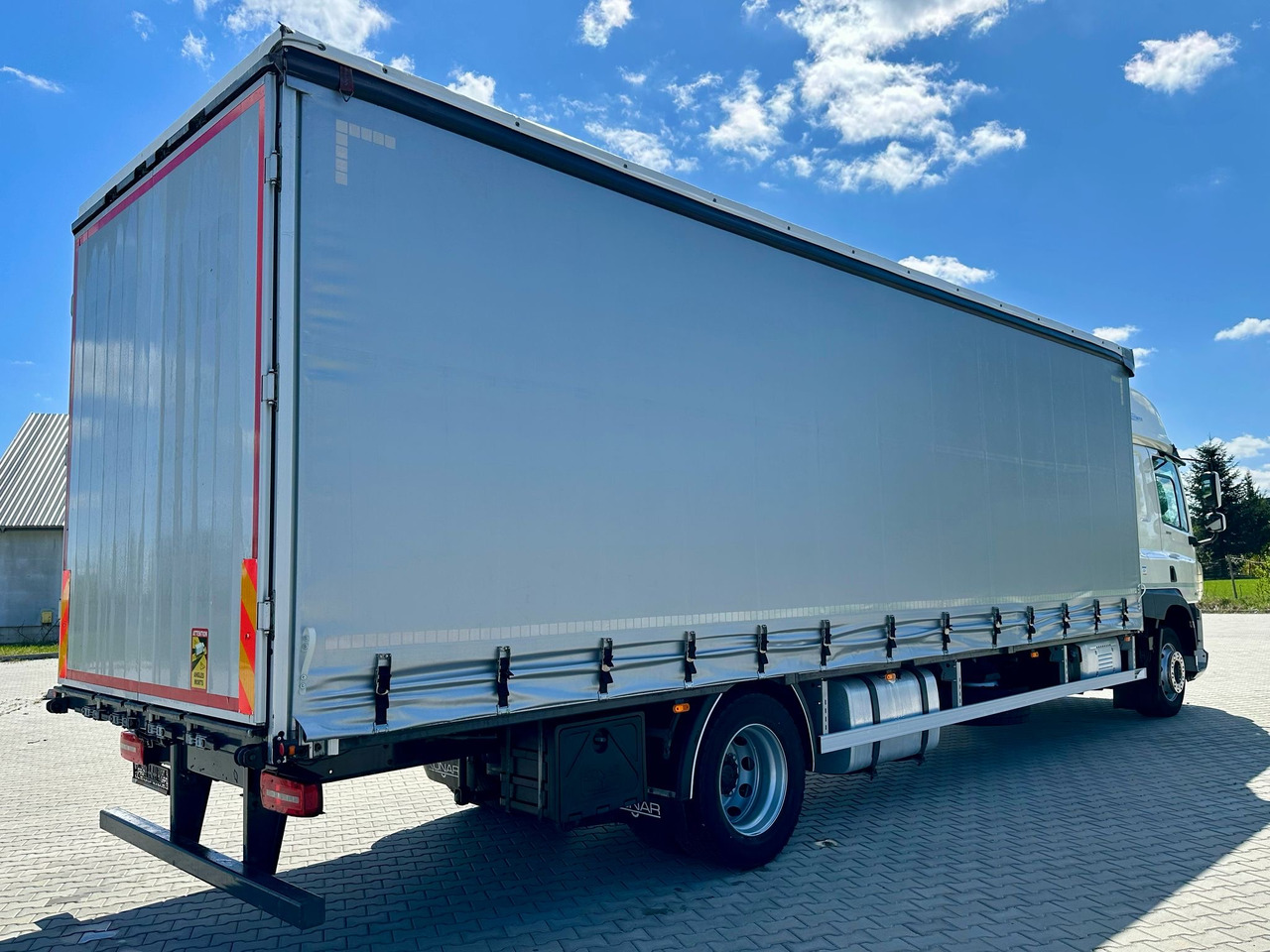 DAF CF 320 / FIRANKA / 21 EUROPALET / SYPIALKA / AUTOMAT / KLIMA POSTOJOWA / 2021 ROK TO - Camion cu prelată: Foto 4 DAF CF 320 / FIRANKA / 21 EUROPALET / SYPIALKA / AUTOMAT / KLIMA POSTOJOWA / 2021 ROK TO - Camion cu prelată: Foto 4