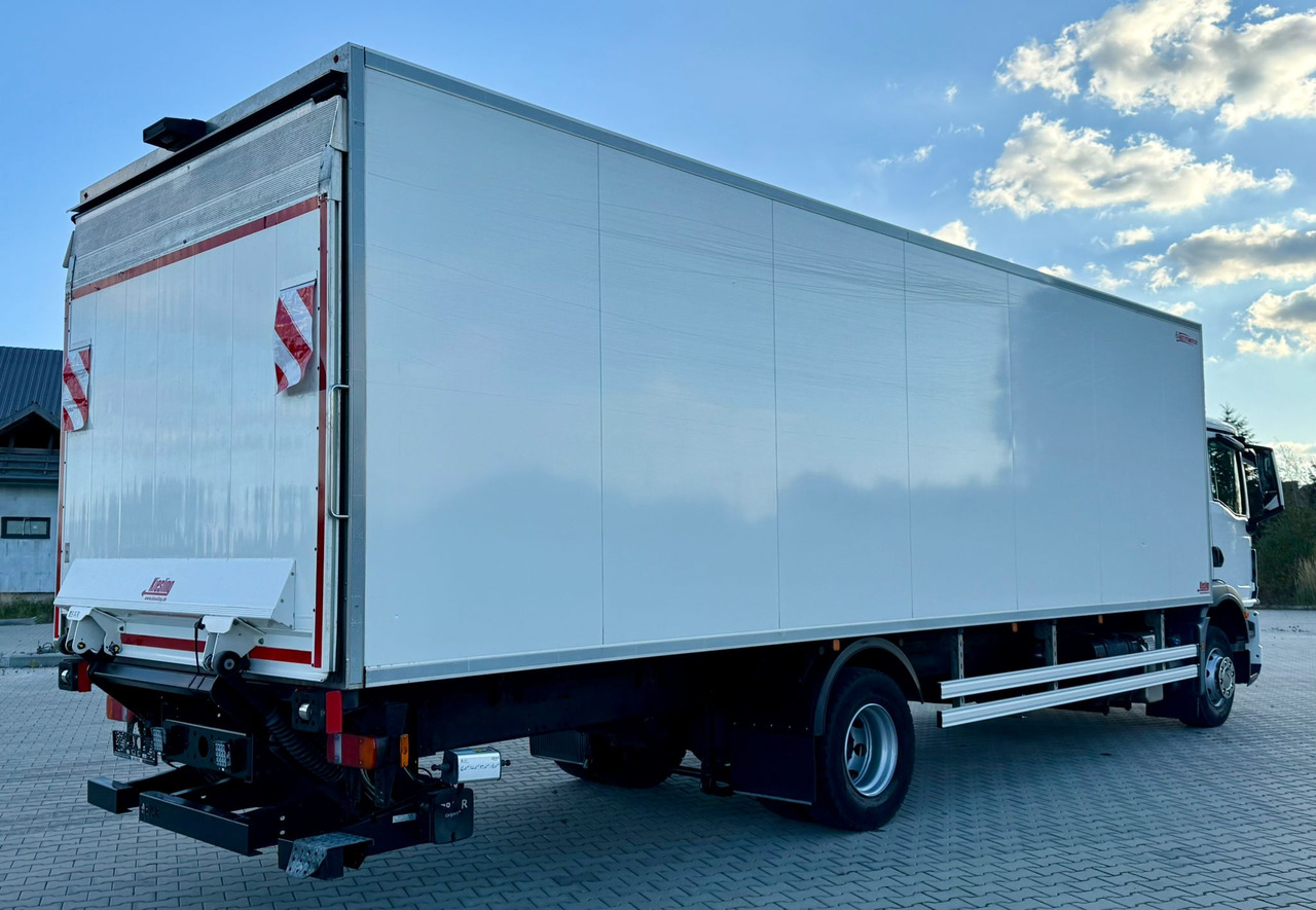 MAN TGM 15.290 / CHŁODNIA / WINDA / 8.3 M DŁUGOŚCI / 20 EUROPALET / THERMO KING / +30/-30 / AUTOMAT / 2021 ROK / SERWISOWANY - Camion frigider: Foto 3 MAN TGM 15.290 / CHŁODNIA / WINDA / 8.3 M DŁUGOŚCI / 20 EUROPALET / THERMO KING / +30/-30 / AUTOMAT / 2021 ROK / SERWISOWANY - Camion frigider: Foto 3