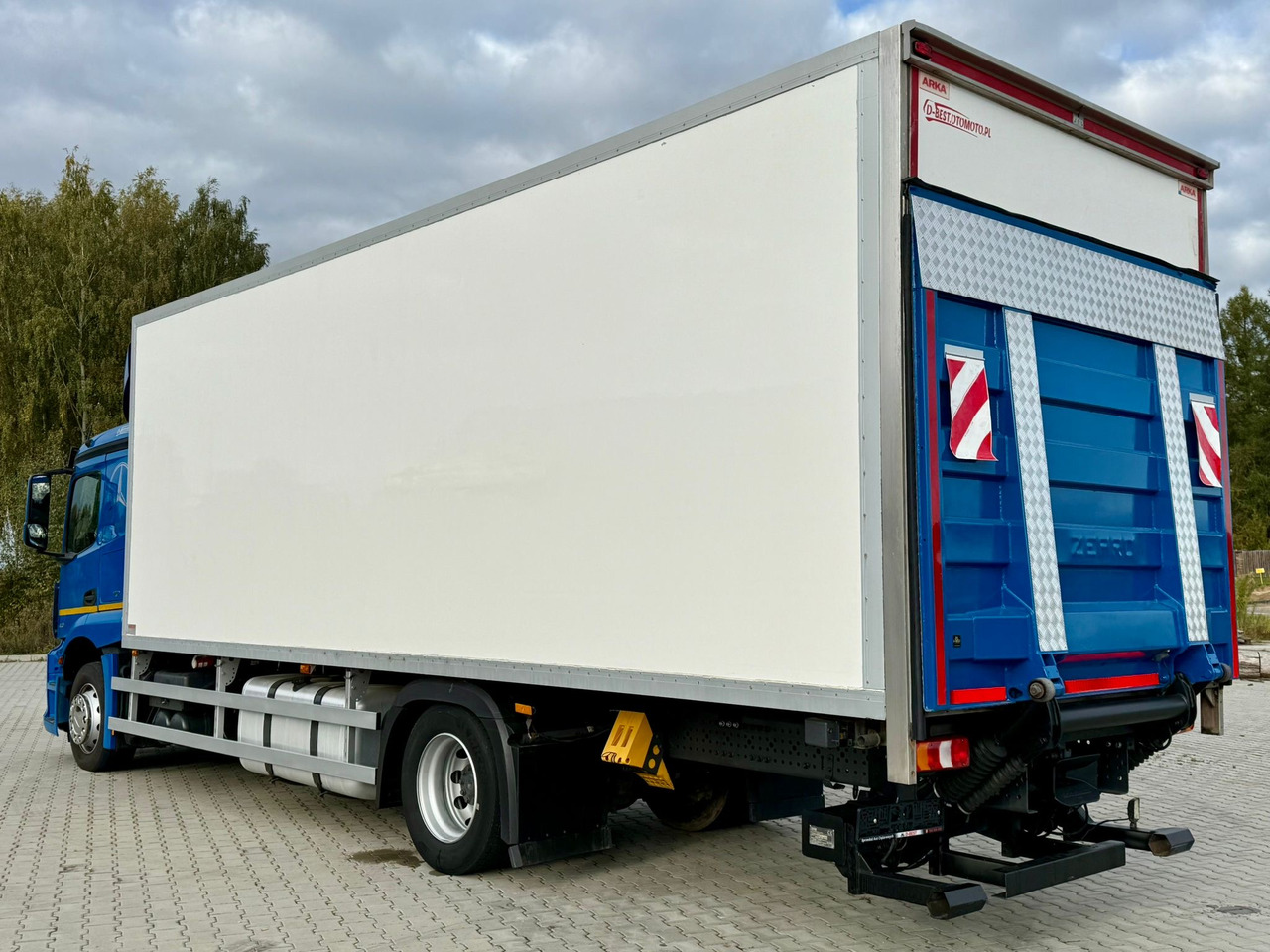 MERCEDES-BENZ ACTROS 1836 / CHŁODNIA / WINDA / 18 PALET / SILNIK 10677 cm3 / CARRIER / SYPIALKA / AUTOMAT / 2018 ROK - Camion frigider: Foto 4 MERCEDES-BENZ ACTROS 1836 / CHŁODNIA / WINDA / 18 PALET / SILNIK 10677 cm3 / CARRIER / SYPIALKA / AUTOMAT / 2018 ROK - Camion frigider: Foto 4