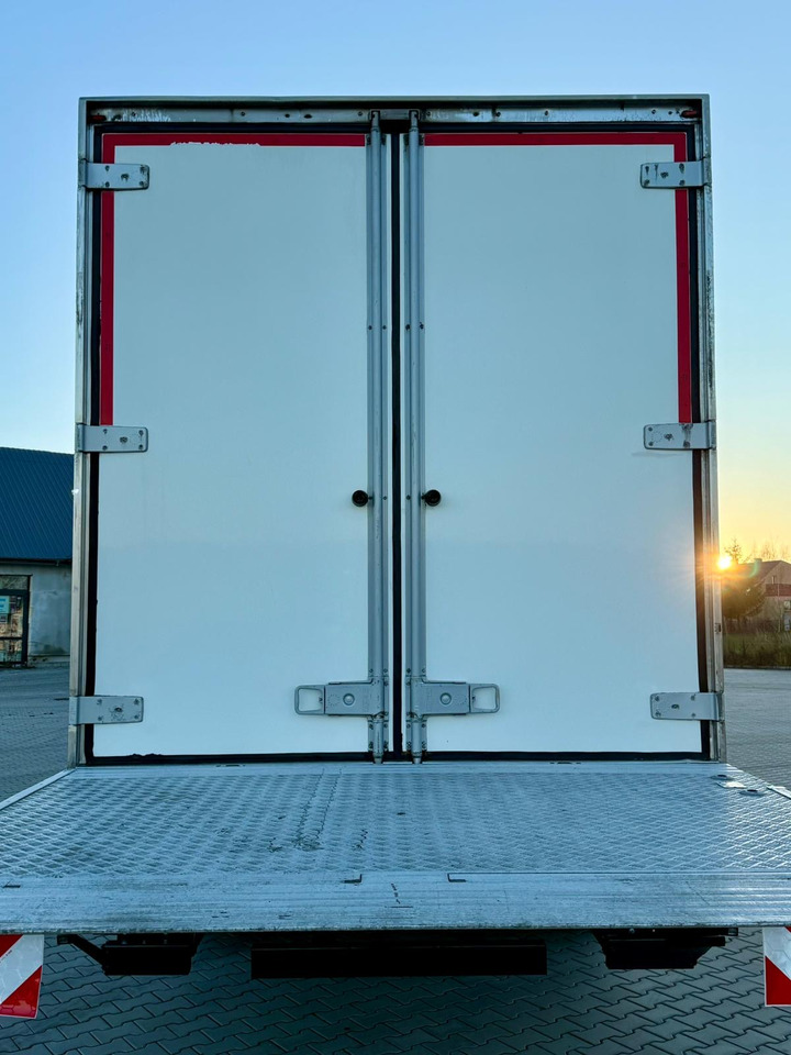 MERCEDES-BENZ ACTROS 1840 / CHŁODNIA / WINDA / 15 EUROPALET / 6.10 M DŁUGOŚCI / DUŻA KABINA / AUTOMAT / SPROWADZONY / SERWISOWANY / EURO 6 - Camion frigider: Foto 5 MERCEDES-BENZ ACTROS 1840 / CHŁODNIA / WINDA / 15 EUROPALET / 6.10 M DŁUGOŚCI / DUŻA KABINA / AUTOMAT / SPROWADZONY / SERWISOWANY / EURO 6 - Camion frigider: Foto 5