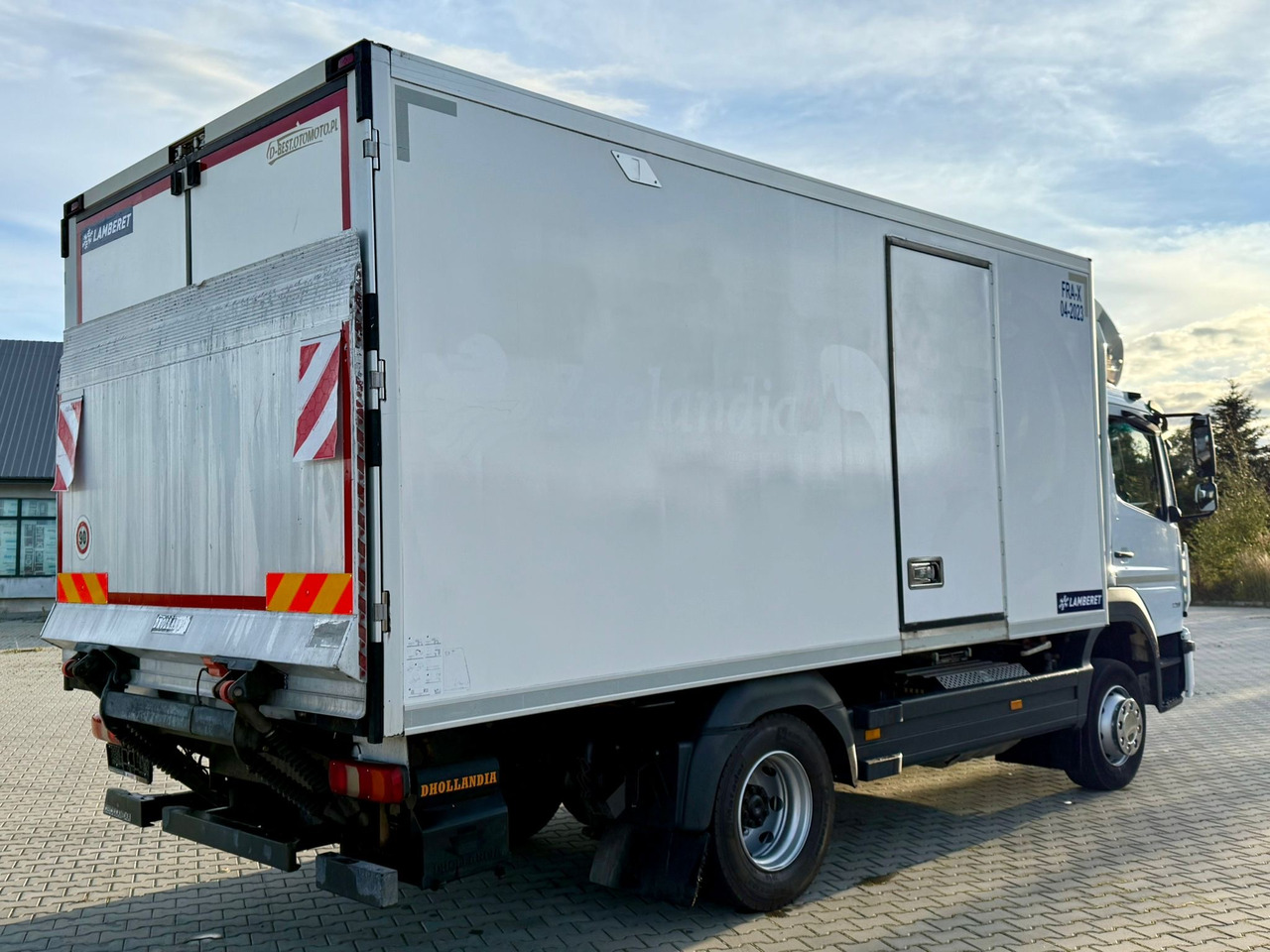 MERCEDES-BENZ ATEGO 1218 / CHŁODNIA / IZOTERMA / WINDA / 5.10 M DŁUGOŚCI / LAMBERET / AUTOMAT / 2017 ROK / 410 TYŚ KM - Camion frigider: Foto 3 MERCEDES-BENZ ATEGO 1218 / CHŁODNIA / IZOTERMA / WINDA / 5.10 M DŁUGOŚCI / LAMBERET / AUTOMAT / 2017 ROK / 410 TYŚ KM - Camion frigider: Foto 3
