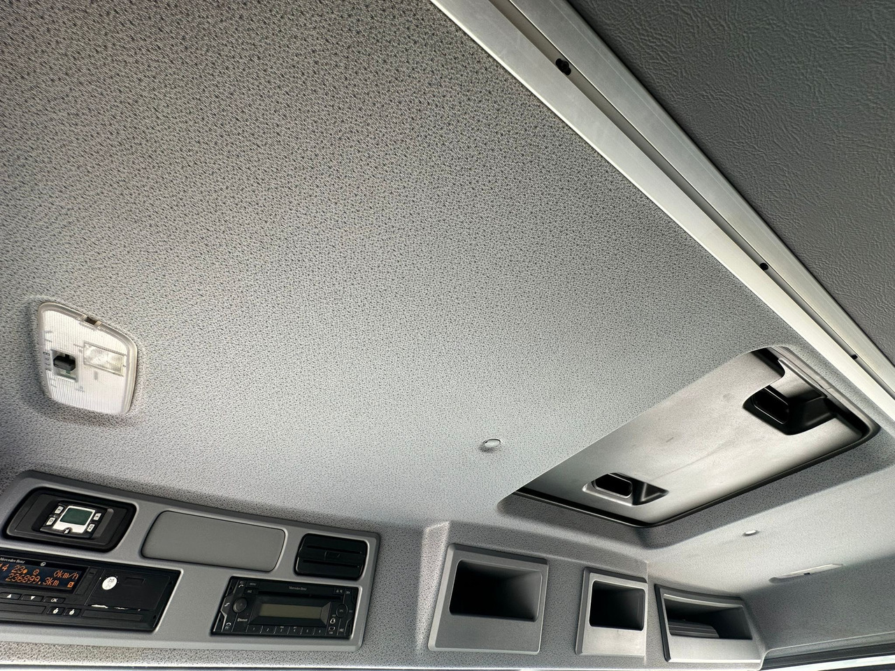 Camion izoterma MERCEDES-BENZ ATEGO / 1221 / IZOTERMA / KONTENER / AUTOMAT / 230 TYS KM / 17 EUROPALET / 6.8 M DŁUGOŚCI / 2019 ROK: Foto 25