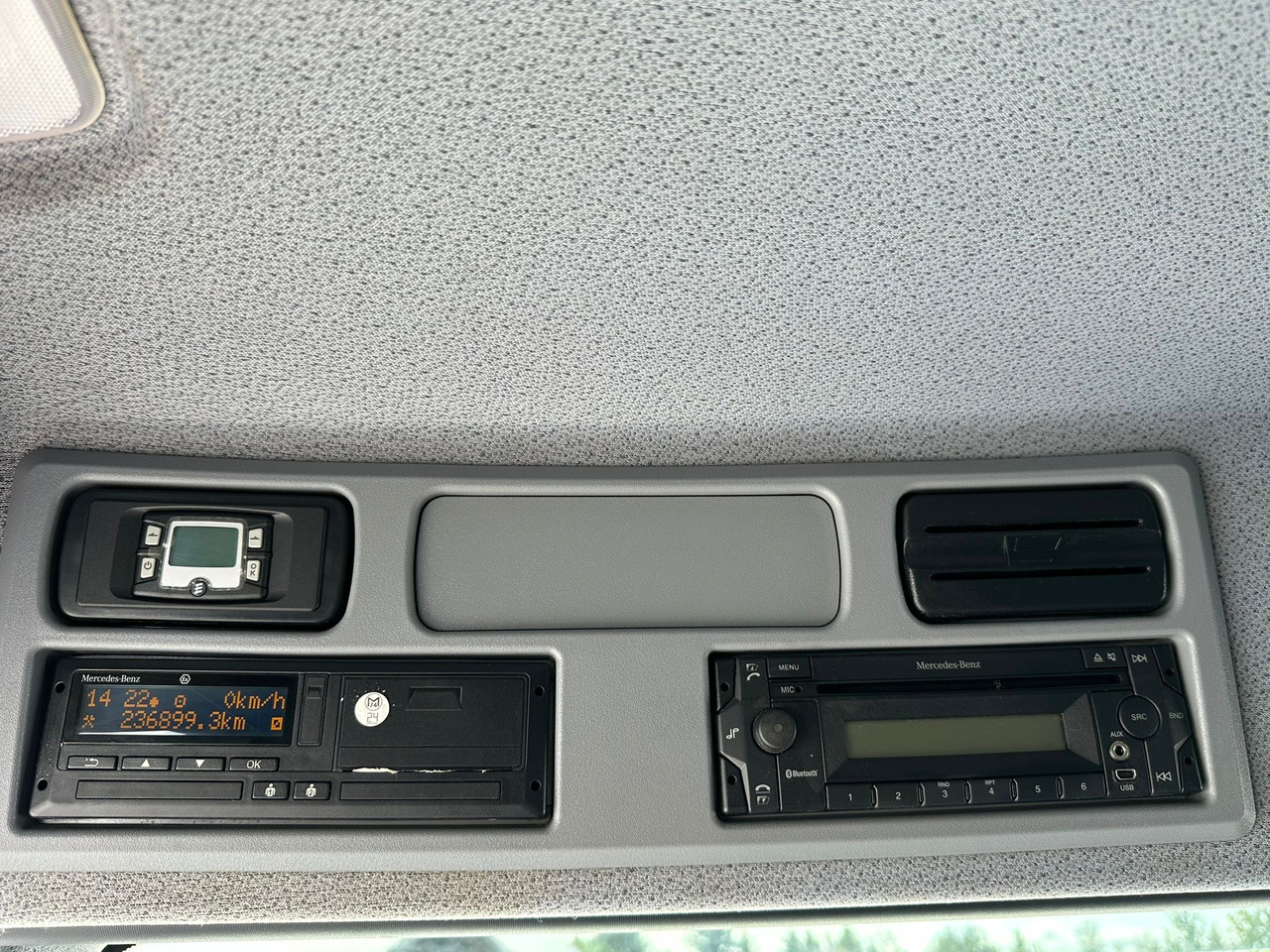 Camion izoterma MERCEDES-BENZ ATEGO / 1221 / IZOTERMA / KONTENER / AUTOMAT / 230 TYS KM / 17 EUROPALET / 6.8 M DŁUGOŚCI / 2019 ROK: Foto 24