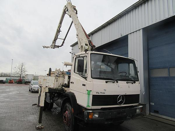 MERCEDES BENZ SCHWING City pump M16/13 Z - Autopompă de beton: Foto 2 MERCEDES BENZ SCHWING City pump M16/13 Z - Autopompă de beton: Foto 2