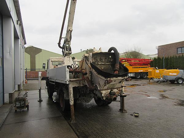MERCEDES BENZ SCHWING City pump M16/13 Z - Autopompă de beton: Foto 4 MERCEDES BENZ SCHWING City pump M16/13 Z - Autopompă de beton: Foto 4