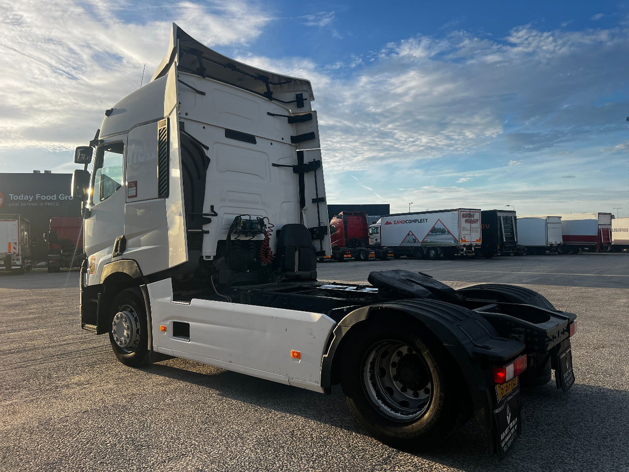 Renault T380 EUro 6, Full spoilers - Cap tractor: Foto 4 Renault T380 EUro 6, Full spoilers - Cap tractor: Foto 4