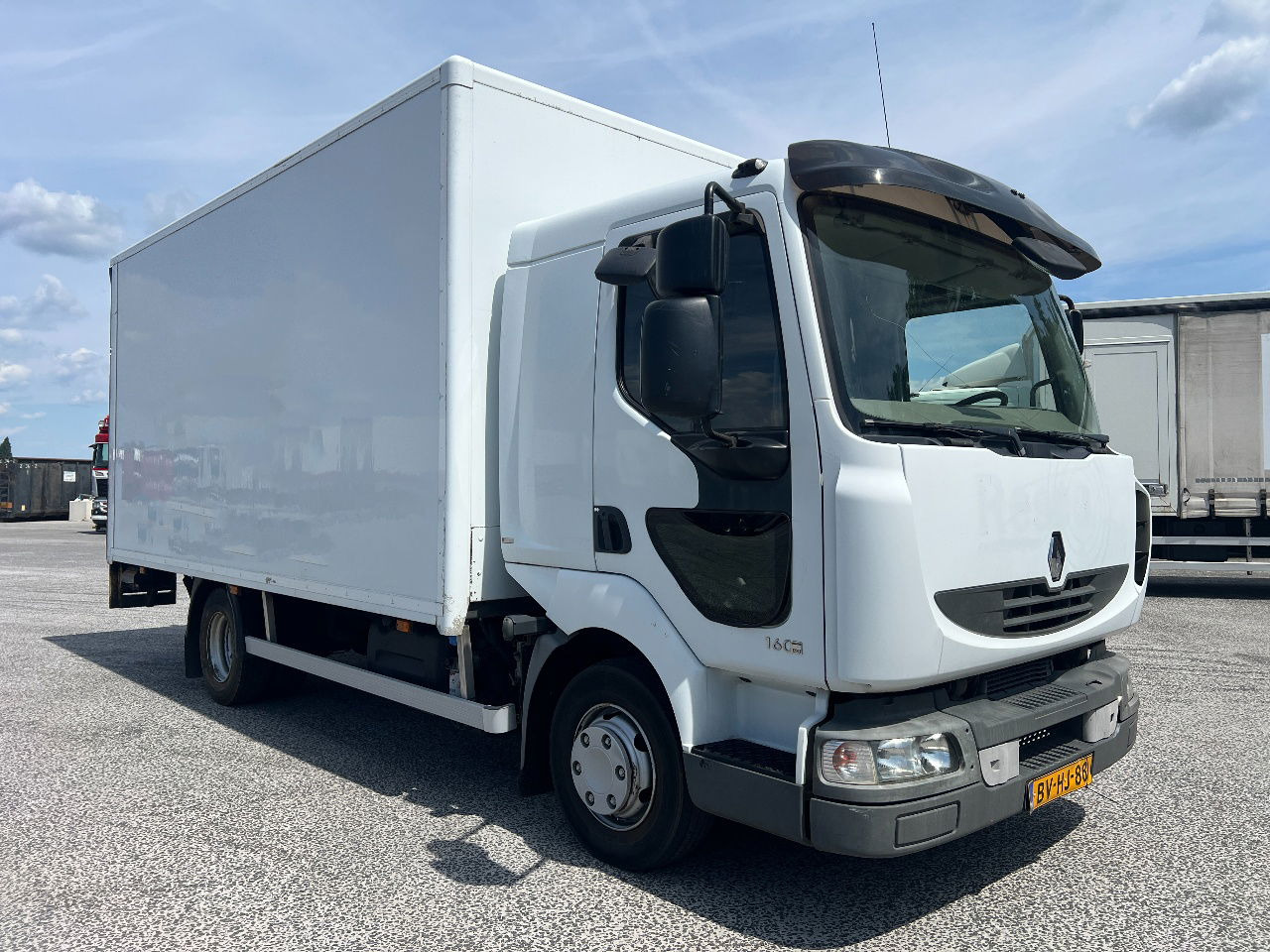 Renault Midliner 160 Manual - Camion furgon: Foto 2 Renault Midliner 160 Manual - Camion furgon: Foto 2