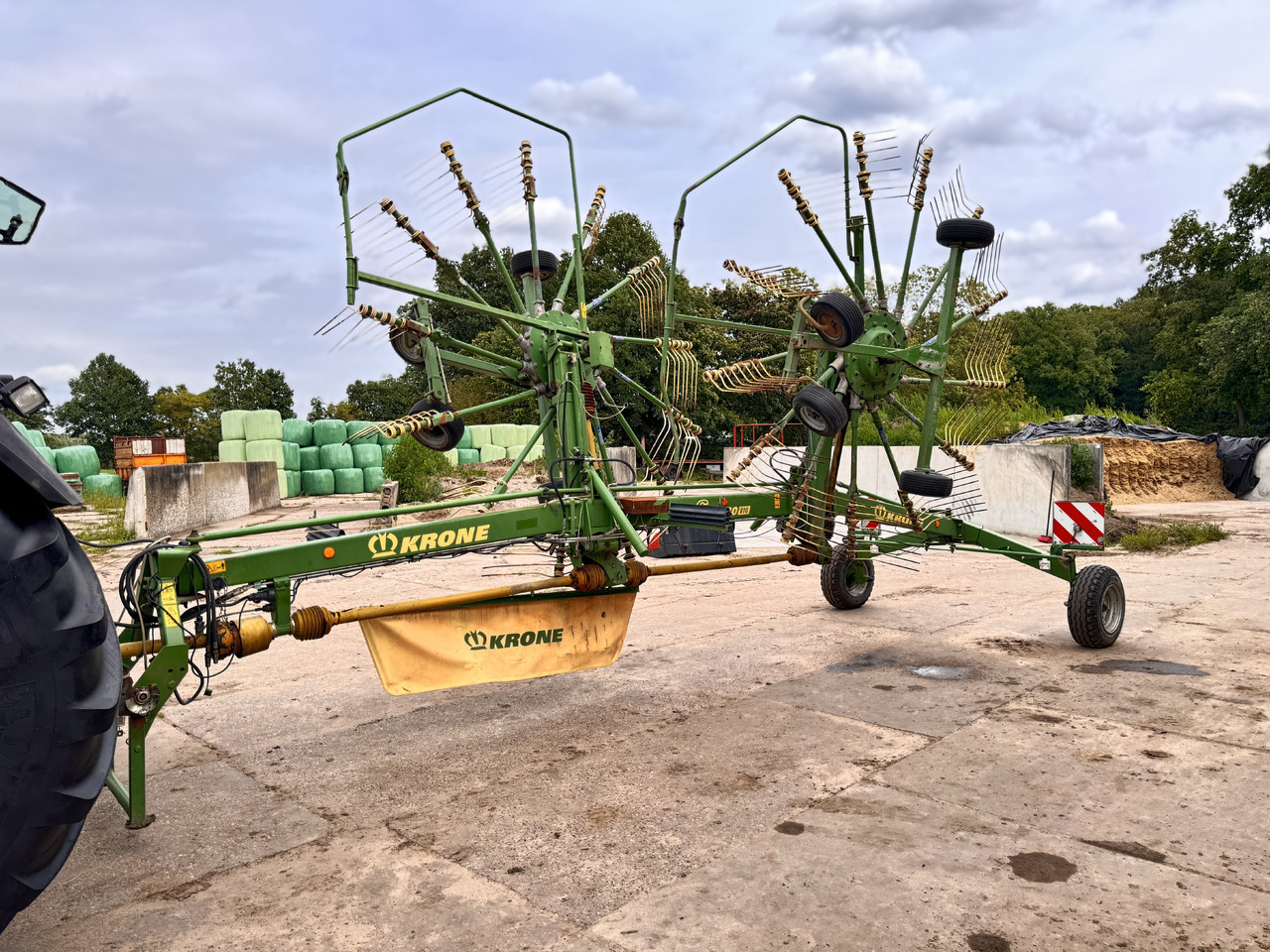 KRONE Swadro 810 - Maşină de întors fânul: Foto 1 KRONE Swadro 810 - Maşină de întors fânul: Foto 1