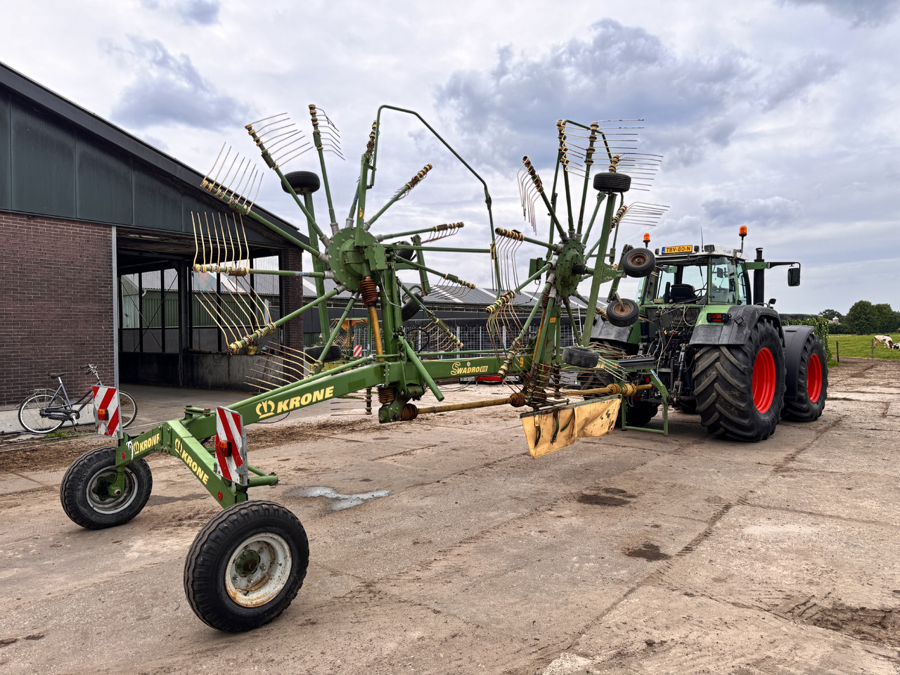 KRONE Swadro 810 - Maşină de întors fânul: Foto 3 KRONE Swadro 810 - Maşină de întors fânul: Foto 3
