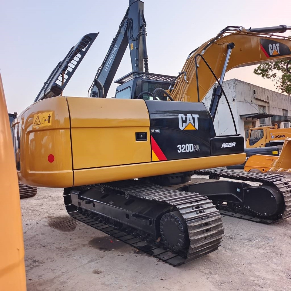 CAT 320D2L - Excavator pe şenile: Foto 3 CAT 320D2L - Excavator pe şenile: Foto 3