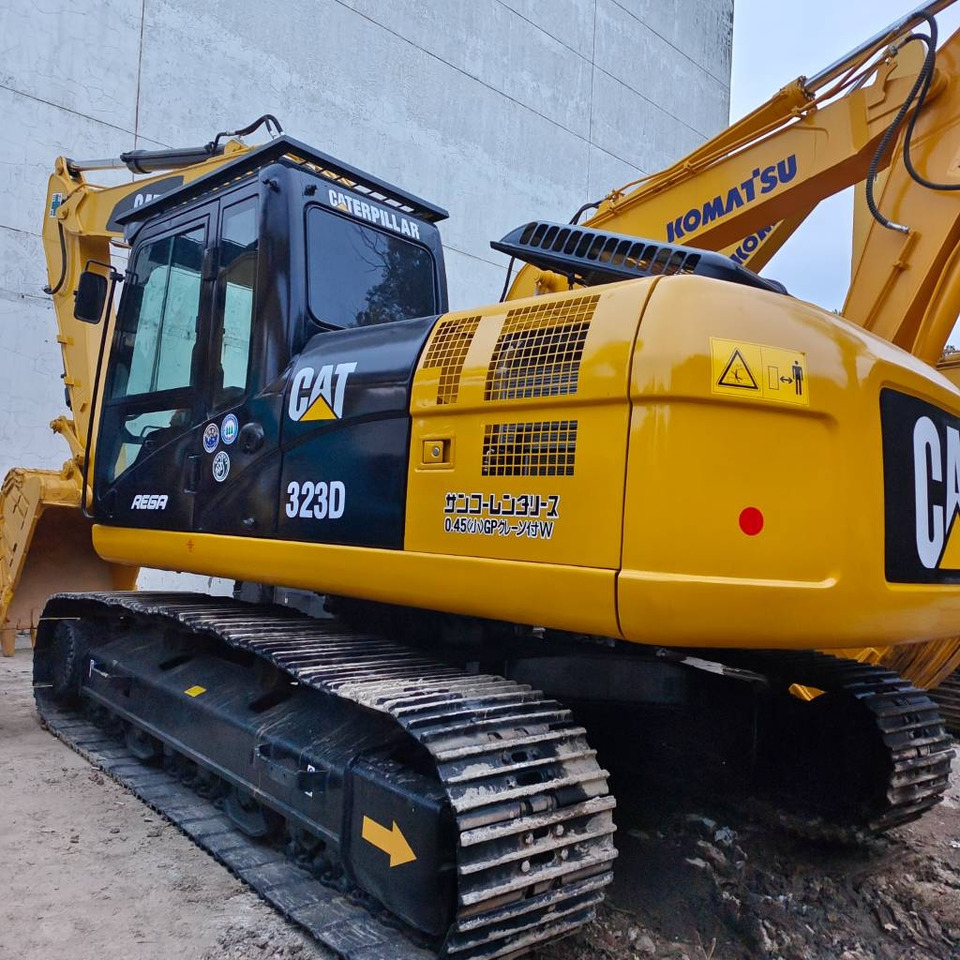 CAT 323 D - Excavator pe şenile: Foto 1 CAT 323 D - Excavator pe şenile: Foto 1