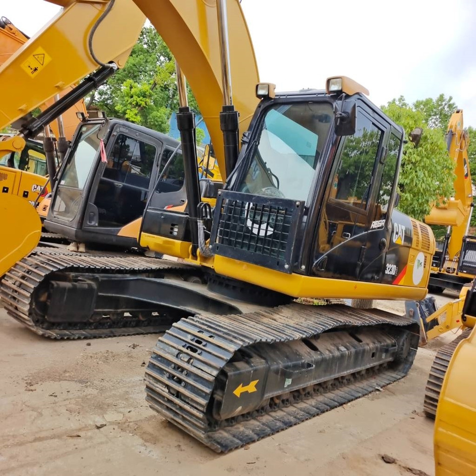 CAT 323 D - Excavator pe şenile: Foto 2 CAT 323 D - Excavator pe şenile: Foto 2