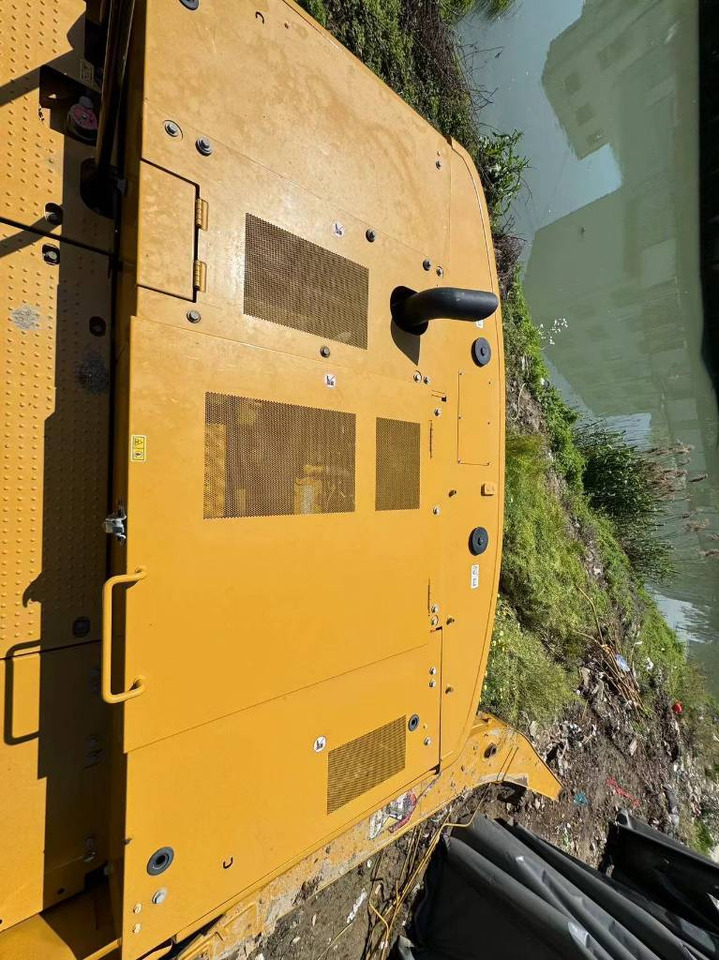 Excavator pe şenile CAT 323GC: Foto 10