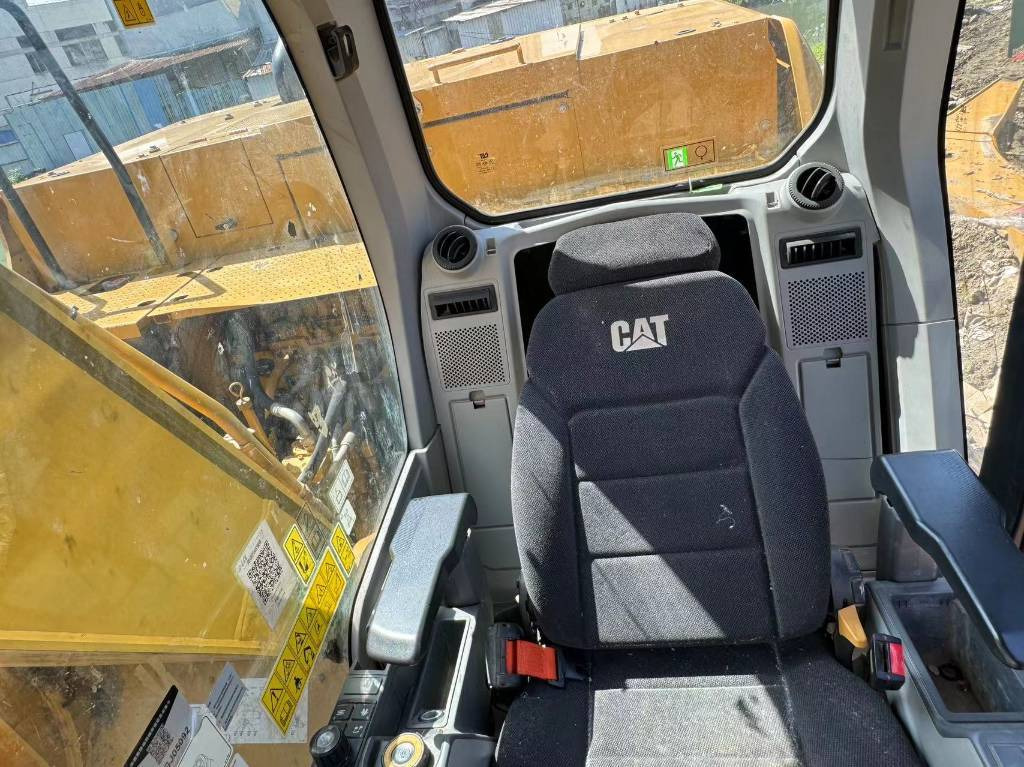 Excavator pe şenile CAT 323GC: Foto 11