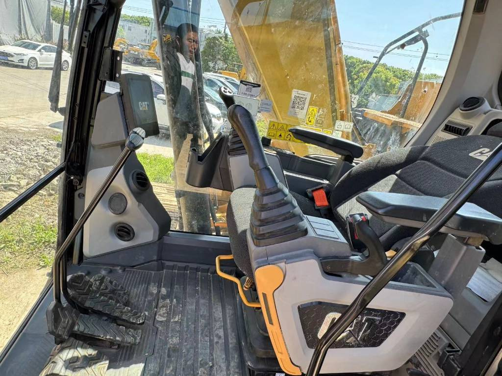 Excavator pe şenile CAT 323GC: Foto 6