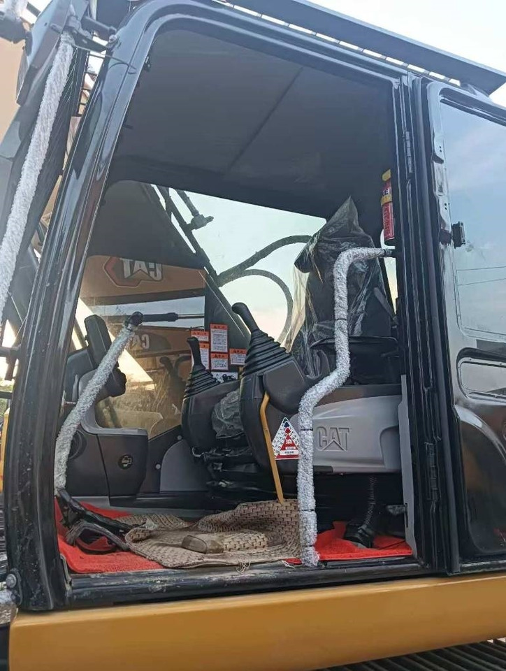 Excavator pe şenile CAT 324 D2L: Foto 12