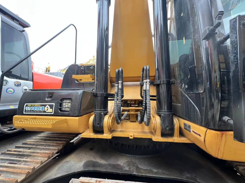 CAT 325 C - Excavator pe şenile: Foto 5 CAT 325 C - Excavator pe şenile: Foto 5