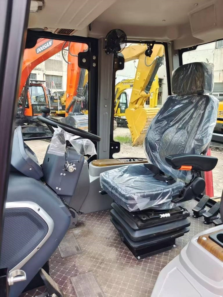 CAT 420 F 100% brand new machine - Buldoexcavator: Foto 2 CAT 420 F 100% brand new machine - Buldoexcavator: Foto 2