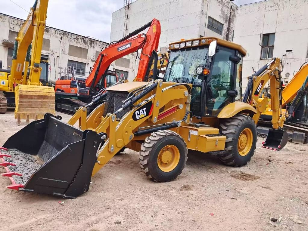 CAT 420 F 100% brand new machine - Buldoexcavator: Foto 1 CAT 420 F 100% brand new machine - Buldoexcavator: Foto 1