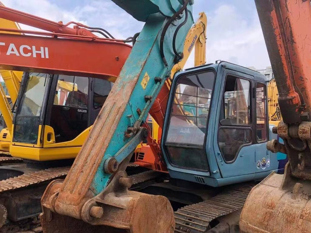 Hitachi EX 120-3 - Excavator pe şenile: Foto 3 Hitachi EX 120-3 - Excavator pe şenile: Foto 3