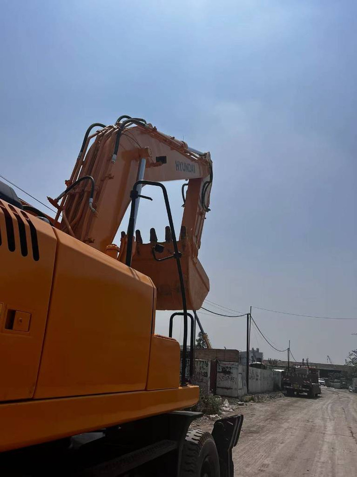 Hyundai 210W-7 - Excavator pe roţi: Foto 4 Hyundai 210W-7 - Excavator pe roţi: Foto 4
