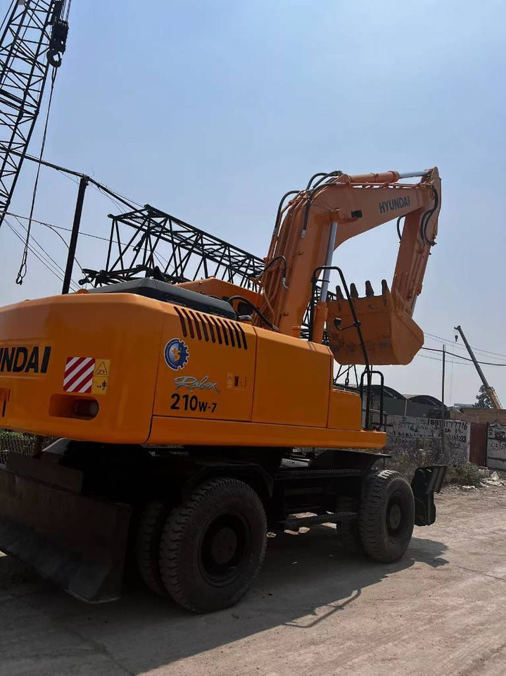 Hyundai 210W-7 - Excavator pe roţi: Foto 1 Hyundai 210W-7 - Excavator pe roţi: Foto 1