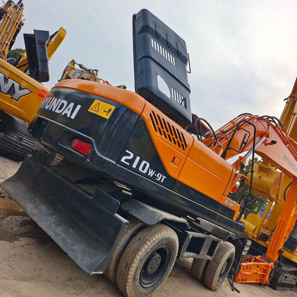 Hyundai 210W-9 - Excavator pe roţi: Foto 2 Hyundai 210W-9 - Excavator pe roţi: Foto 2