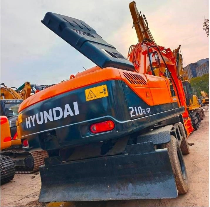 Hyundai 210W -9 - Excavator pe roţi: Foto 2 Hyundai 210W -9 - Excavator pe roţi: Foto 2