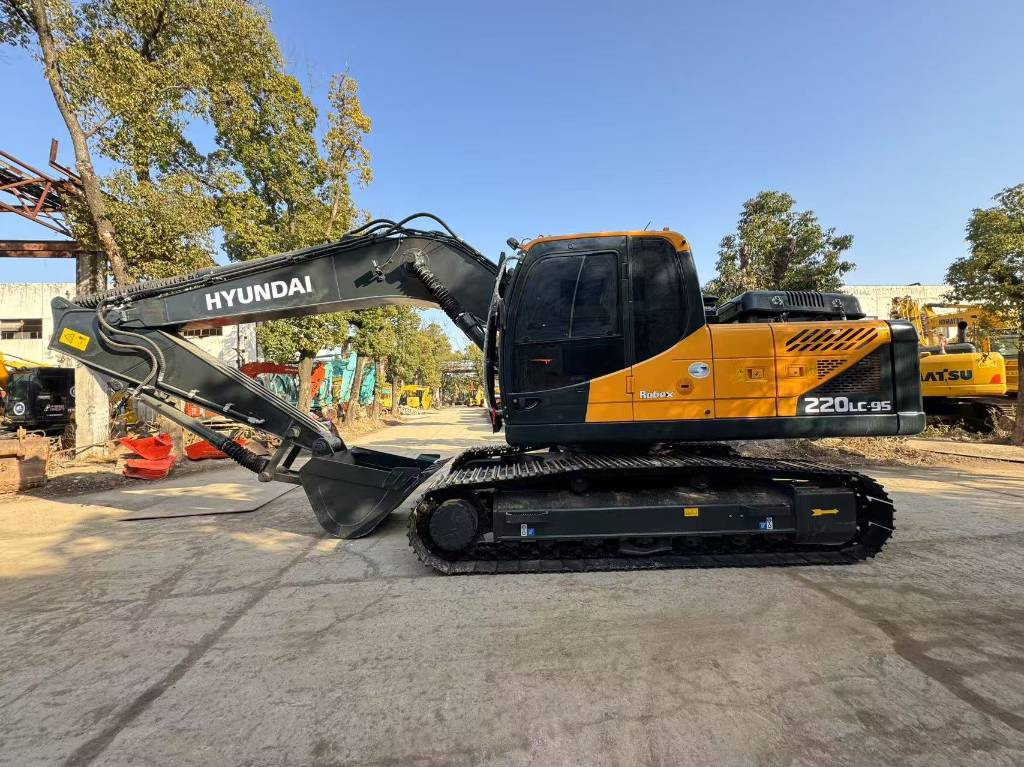 Hyundai 220LC-9S - Excavator pe şenile: Foto 1 Hyundai 220LC-9S - Excavator pe şenile: Foto 1