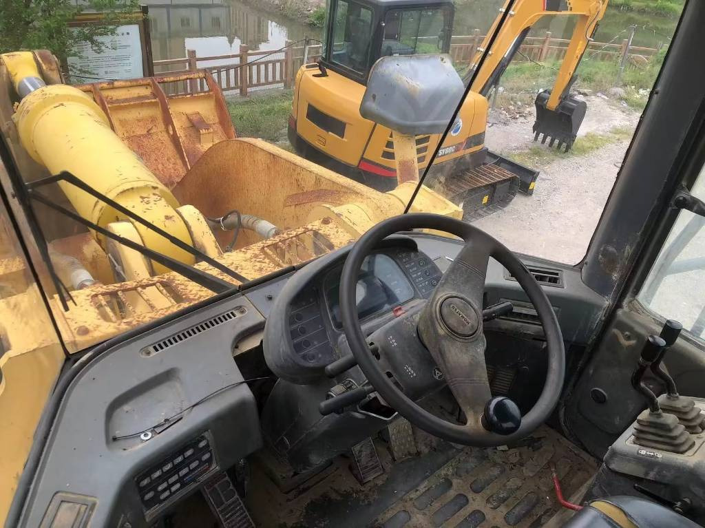 Komatsu WA 600-3 - Încărcător frontal pe pneuri: Foto 4 Komatsu WA 600-3 - Încărcător frontal pe pneuri: Foto 4