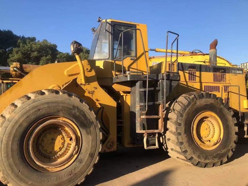 Komatsu WA 600-3 - Încărcător frontal pe pneuri: Foto 3 Komatsu WA 600-3 - Încărcător frontal pe pneuri: Foto 3