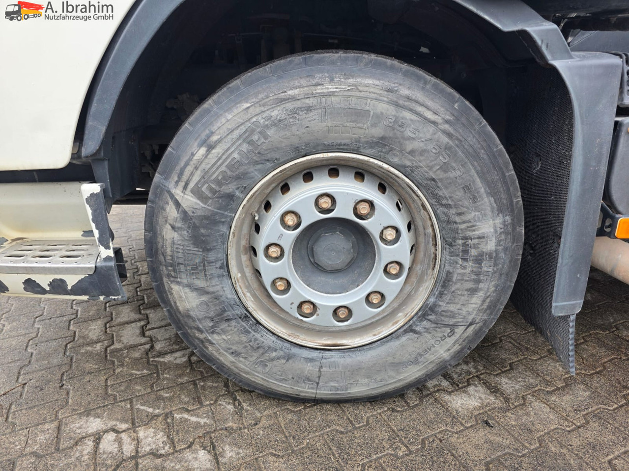 Volvo FH 520 | 6x4 | Schaltgetriebe | Blatt Blatt Klima | Trommelbremse | 3 Pedals - Cap tractor: Foto 5 Volvo FH 520 | 6x4 | Schaltgetriebe | Blatt Blatt Klima | Trommelbremse | 3 Pedals - Cap tractor: Foto 5
