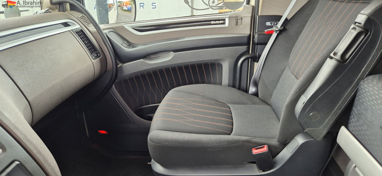 Daf XF 450 FAR Edscha Liftachse auch als Komplettzug !! - Camion cu prelată: Foto 2 Daf XF 450 FAR Edscha Liftachse auch als Komplettzug !! - Camion cu prelată: Foto 2